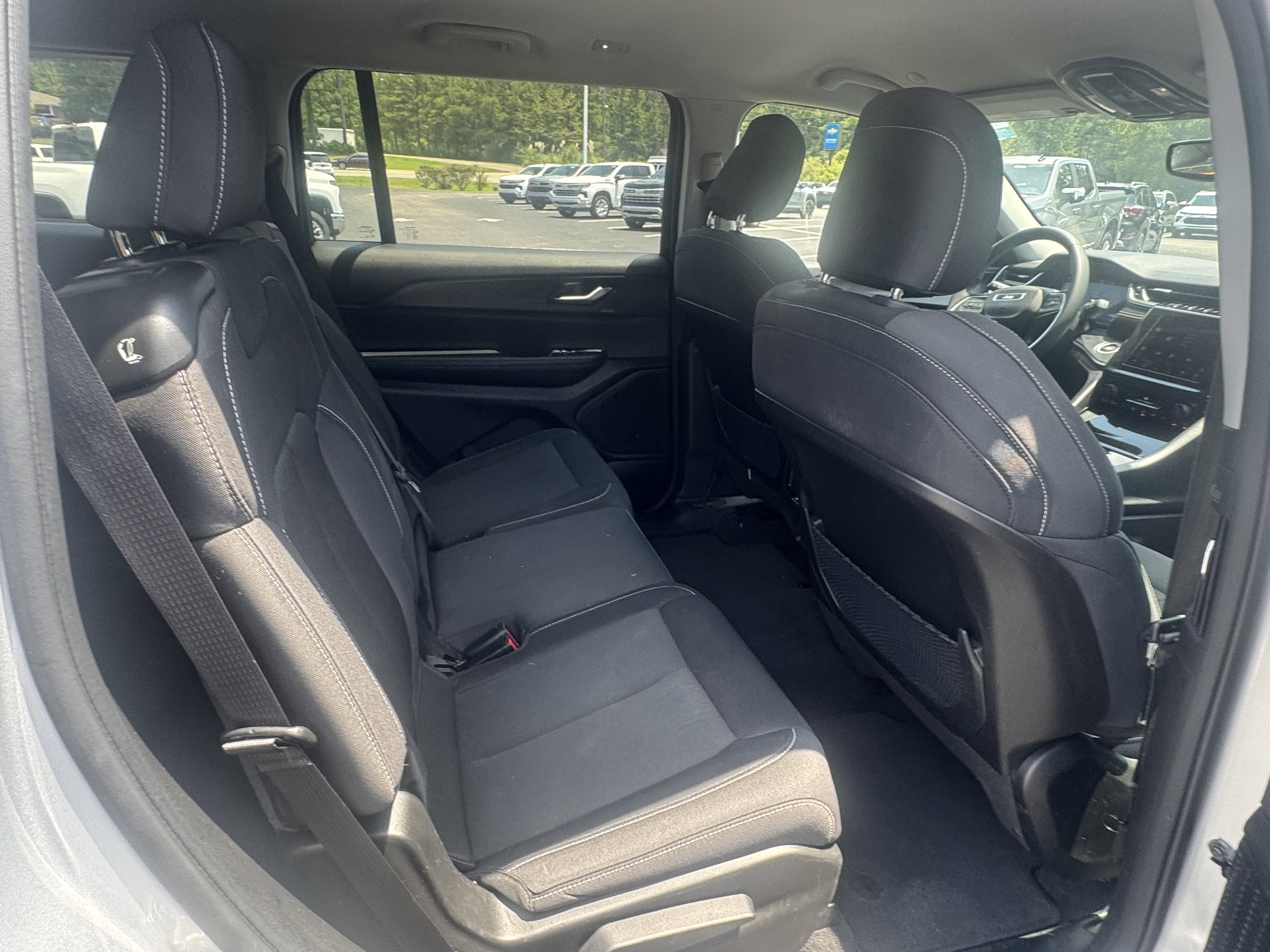 2023 Jeep Grand Cherokee L Laredo