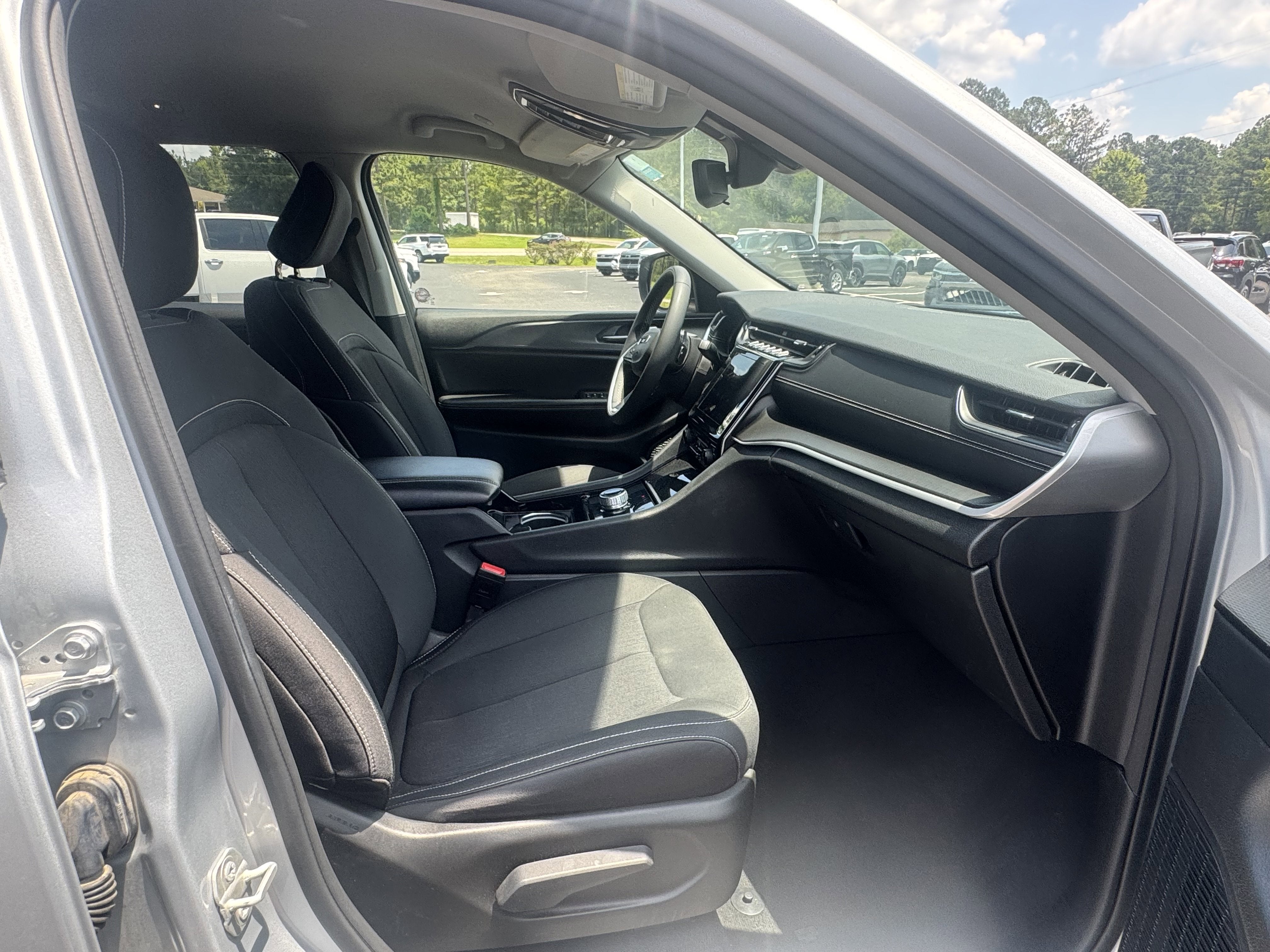 2023 Jeep Grand Cherokee L Laredo