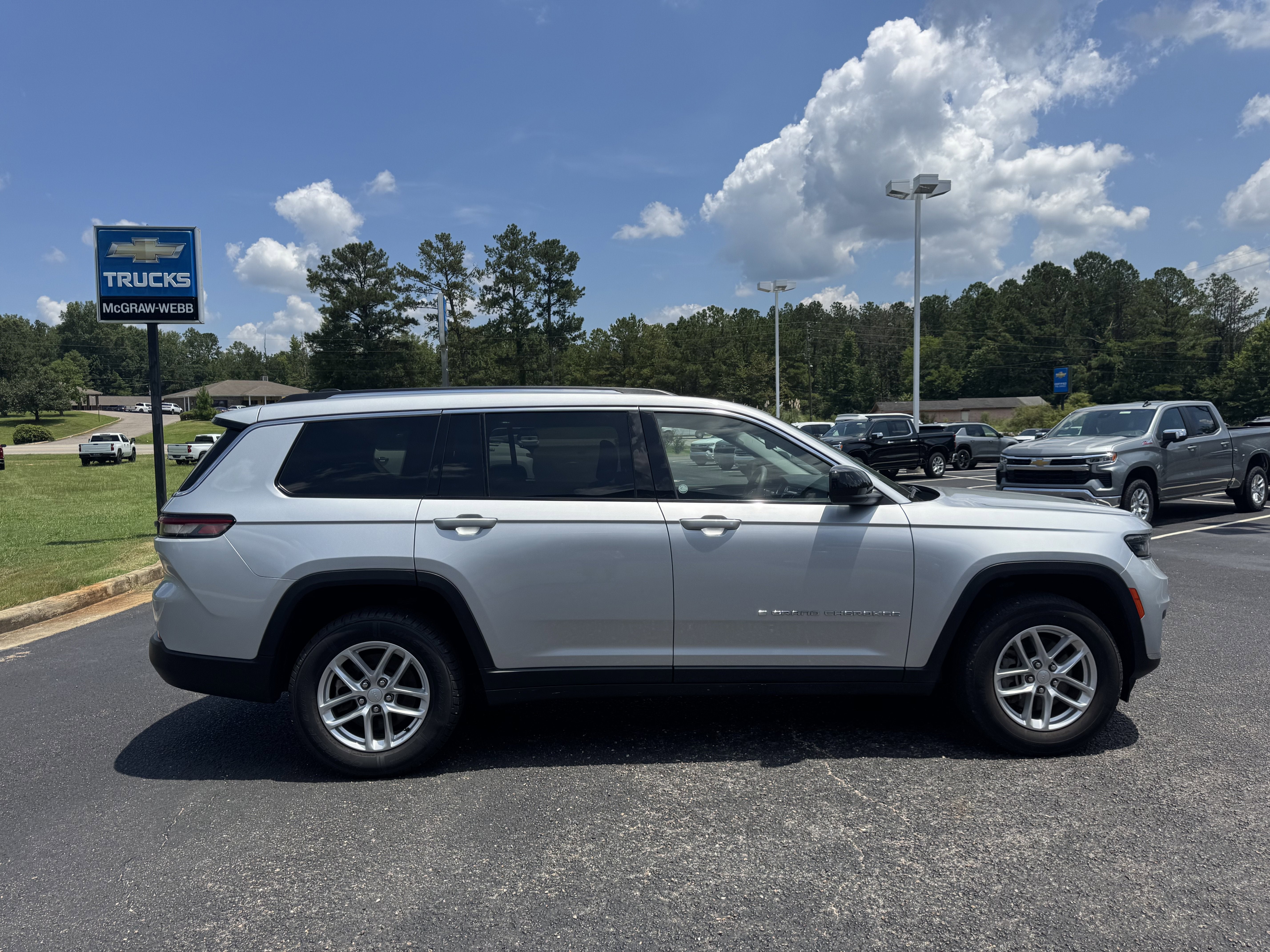 2023 Jeep Grand Cherokee L Laredo