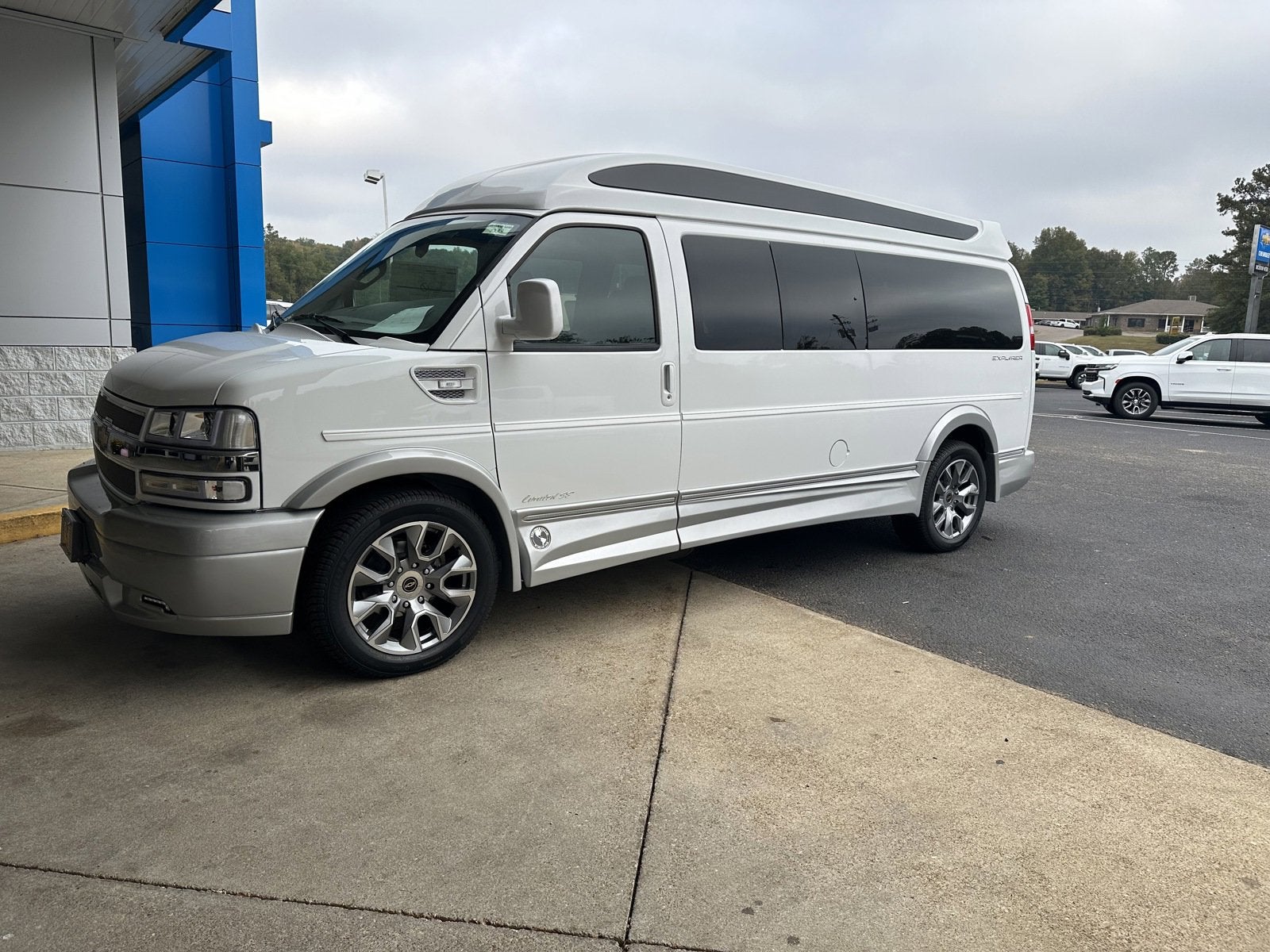 2024 Chevrolet Express Cargo 2500 WT