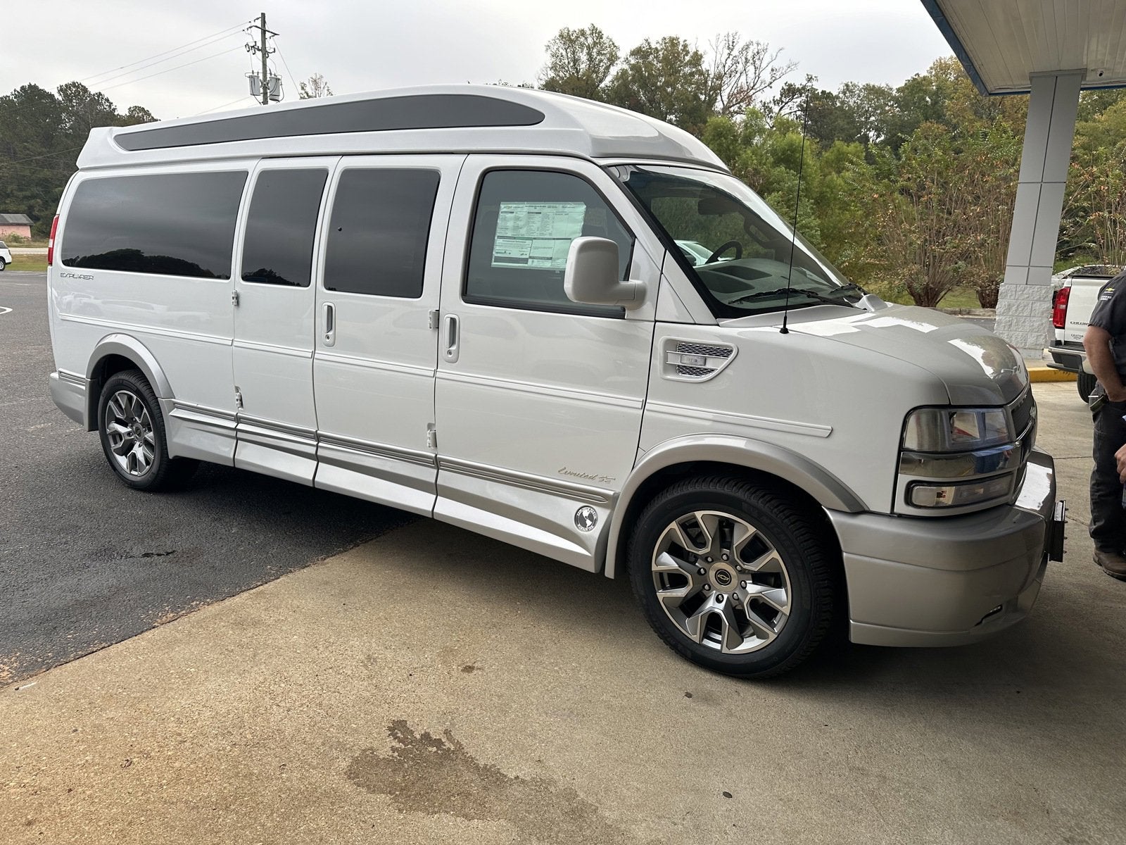 2024 Chevrolet Express Cargo 2500 WT