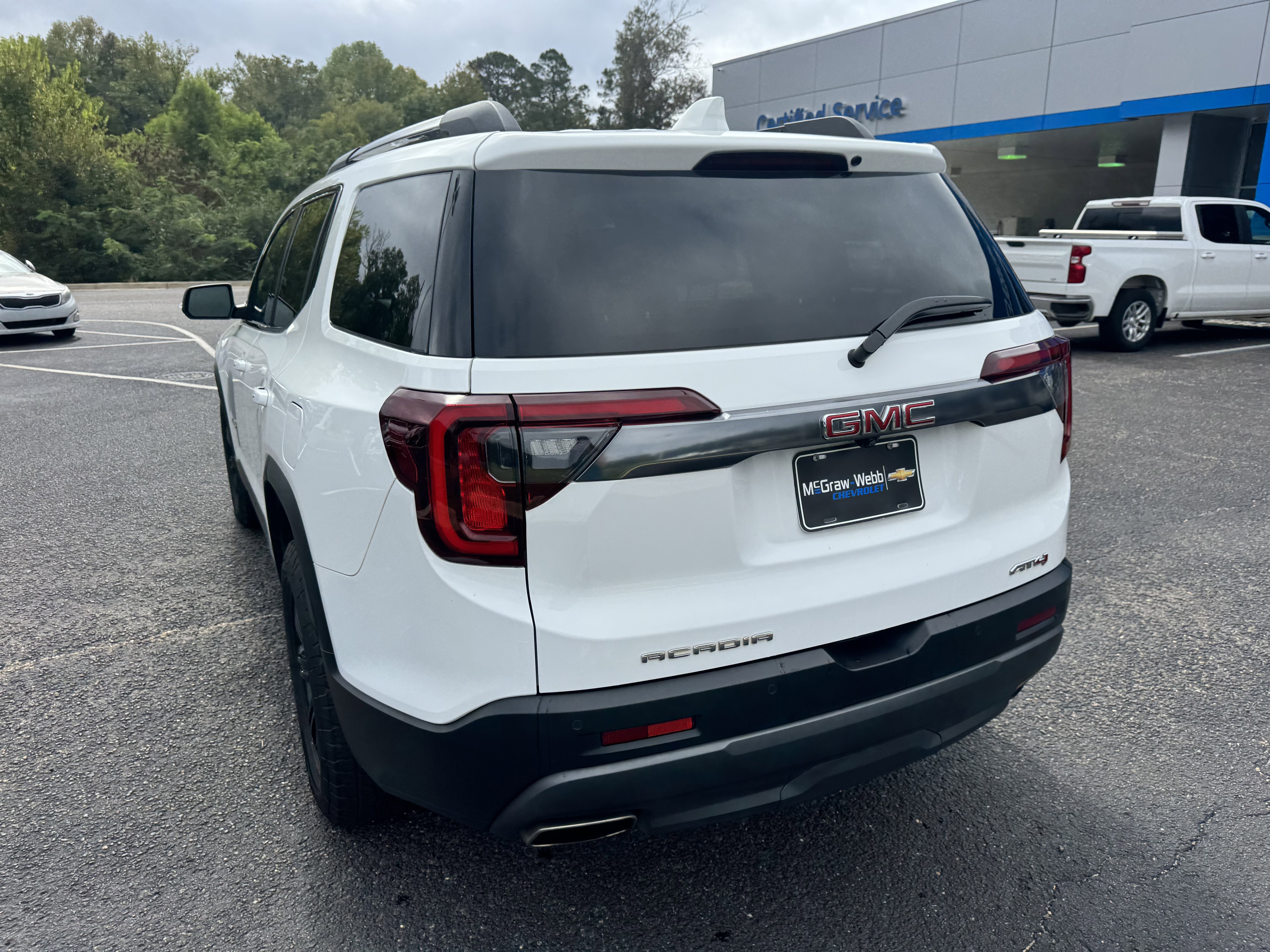 2023 GMC Acadia AT4
