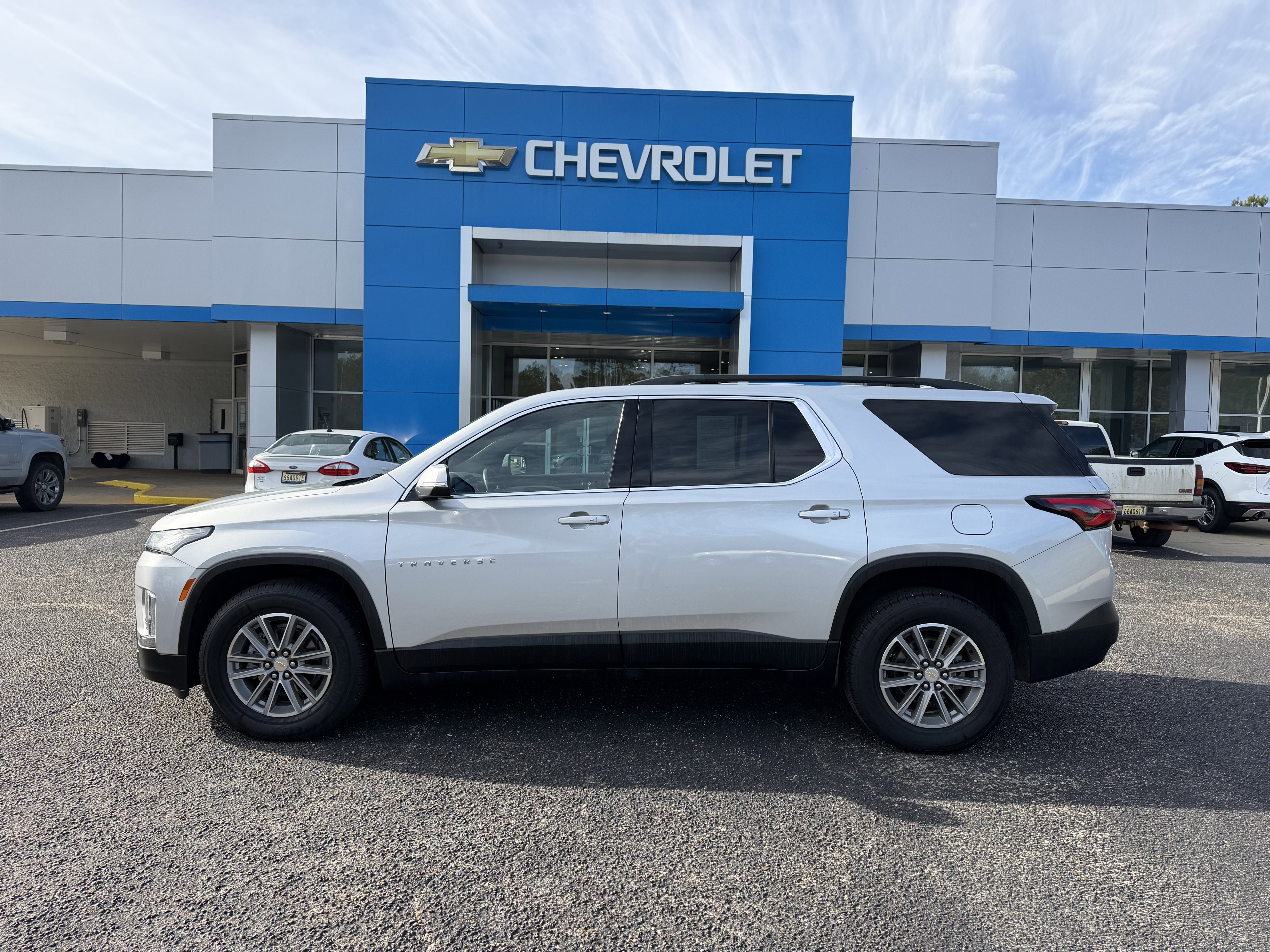2022 Chevrolet Traverse LT Cloth
