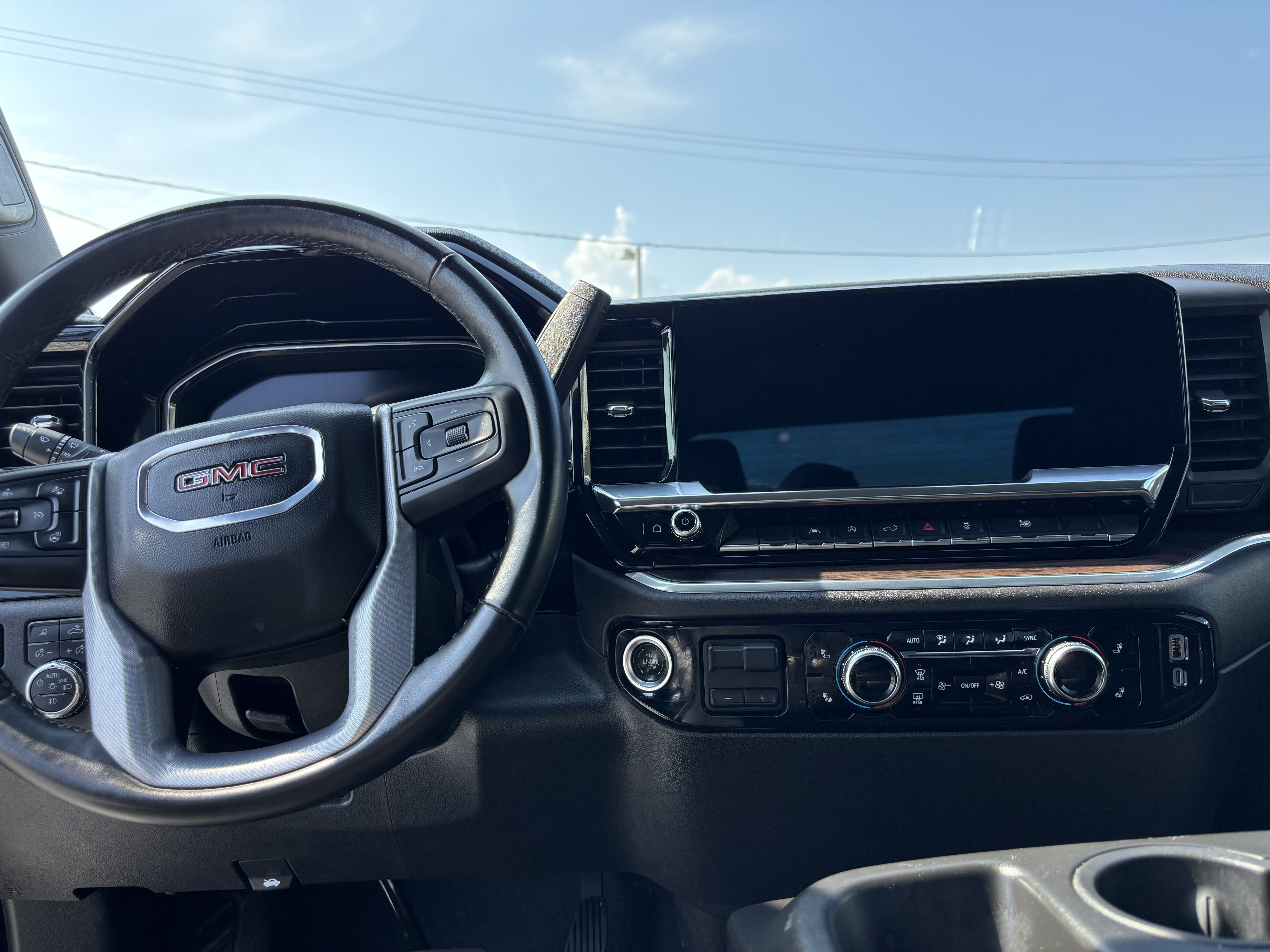 2025 GMC Sierra 1500 SLT