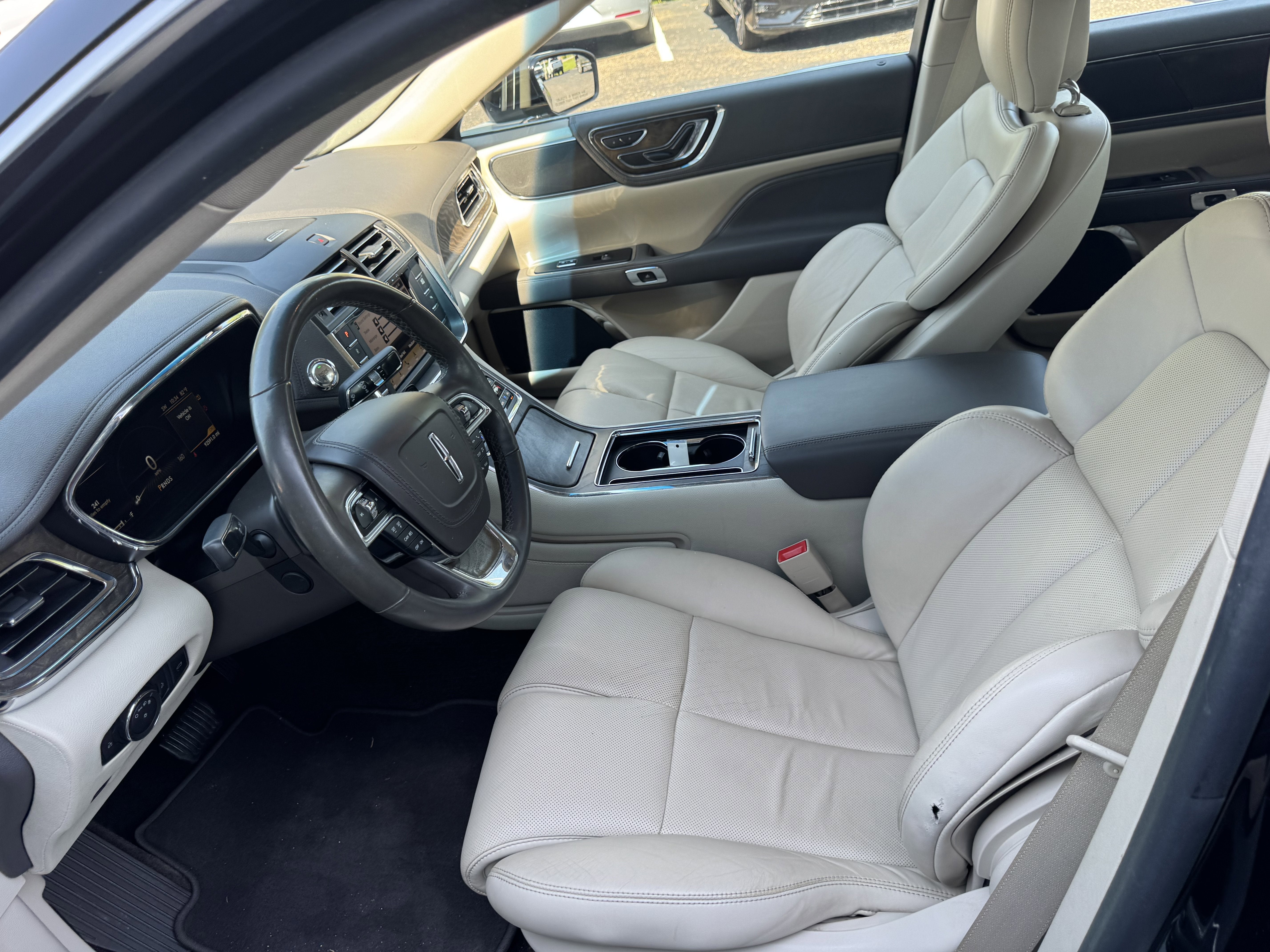 2017 Lincoln Continental Select