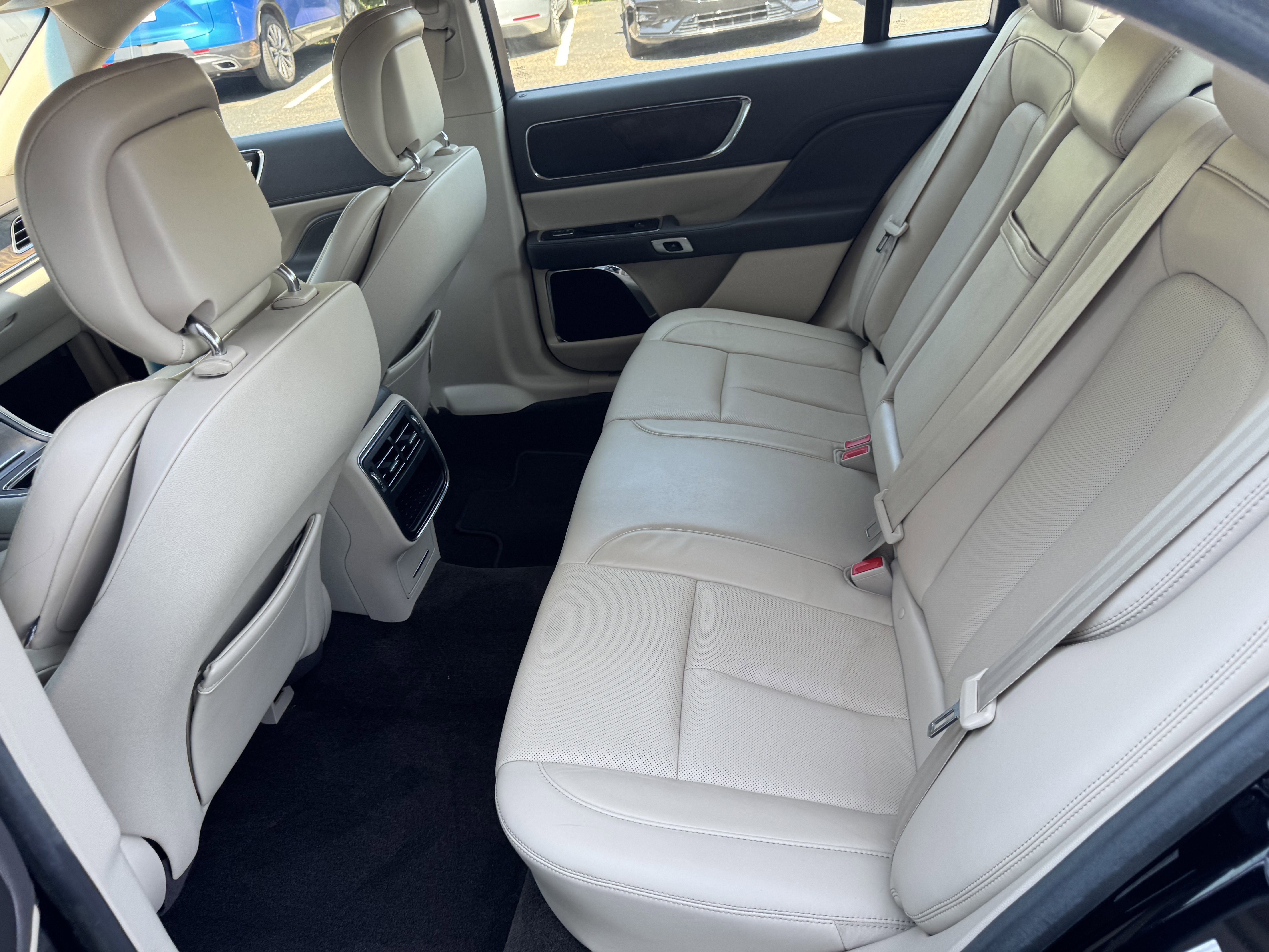 2017 Lincoln Continental Select