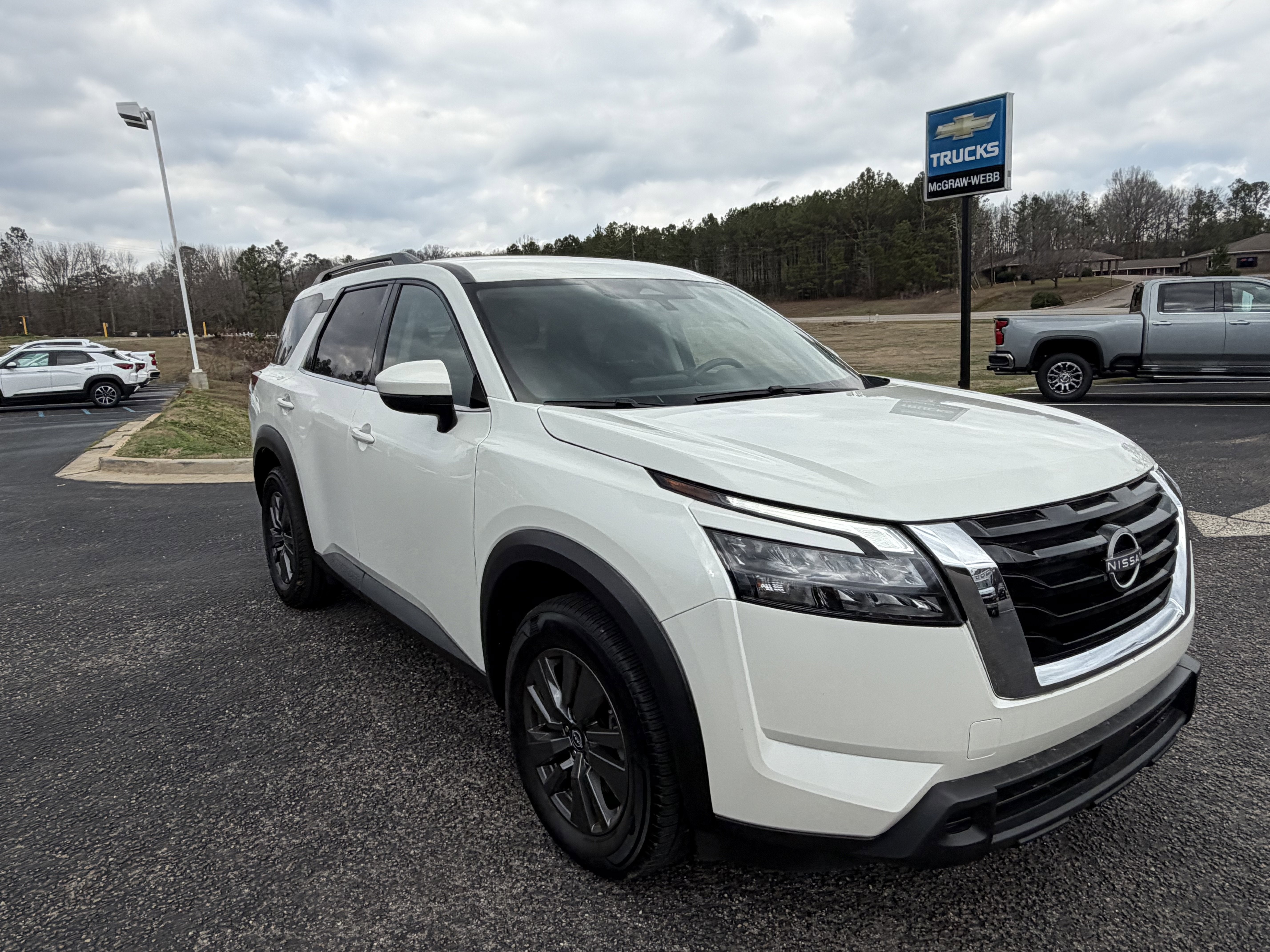 2024 Nissan Pathfinder SV