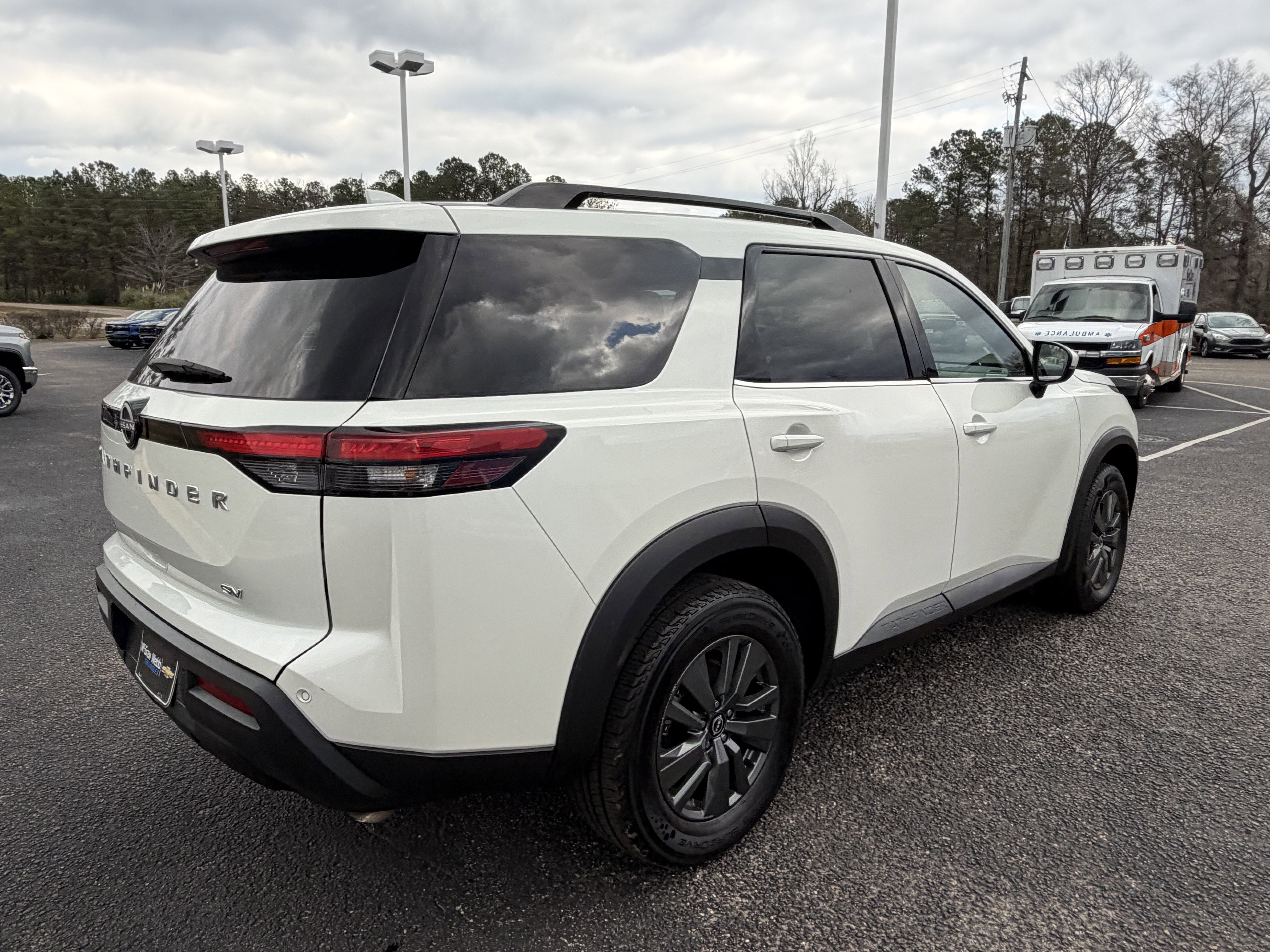 2024 Nissan Pathfinder SV