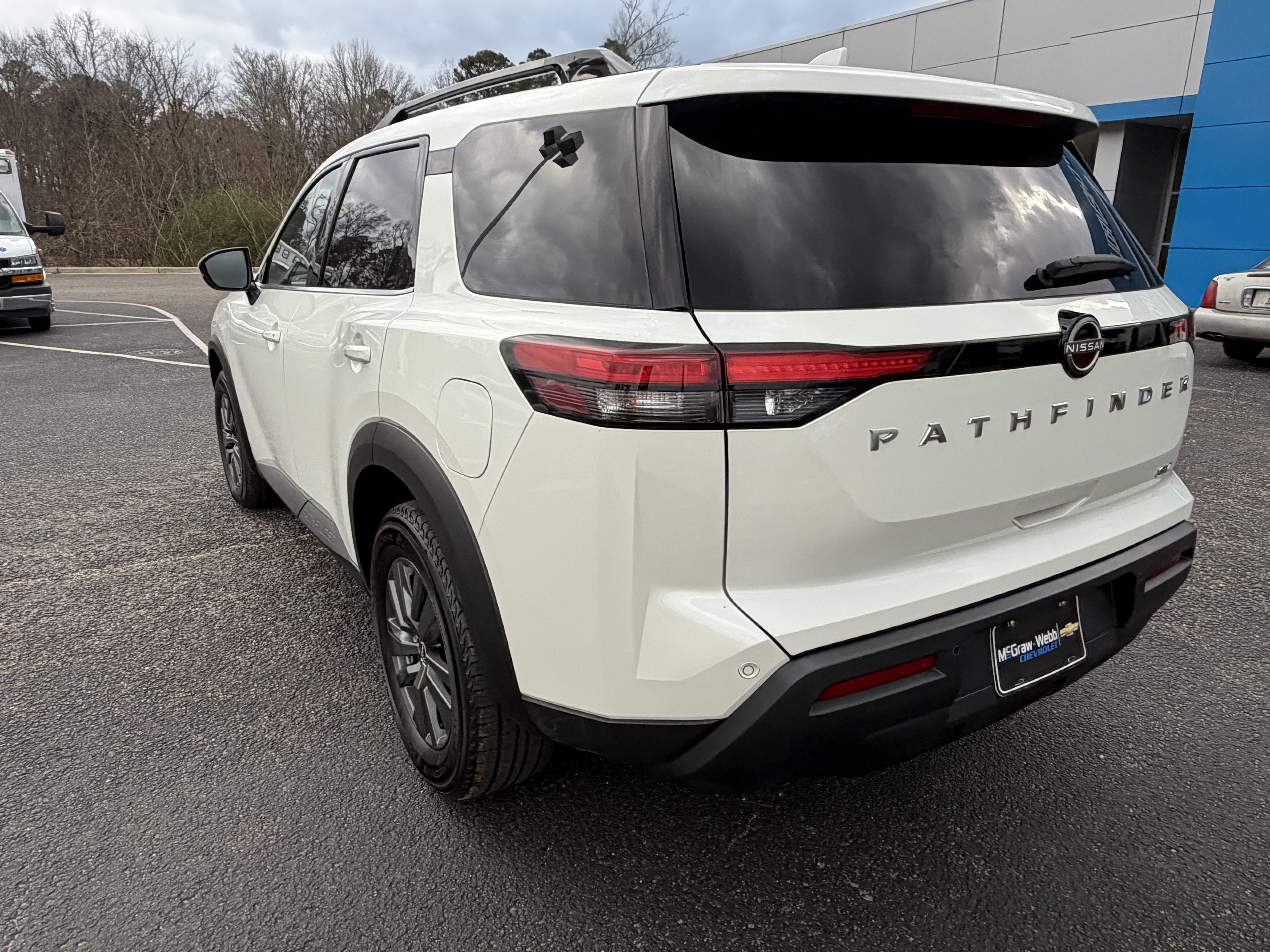 2024 Nissan Pathfinder SV