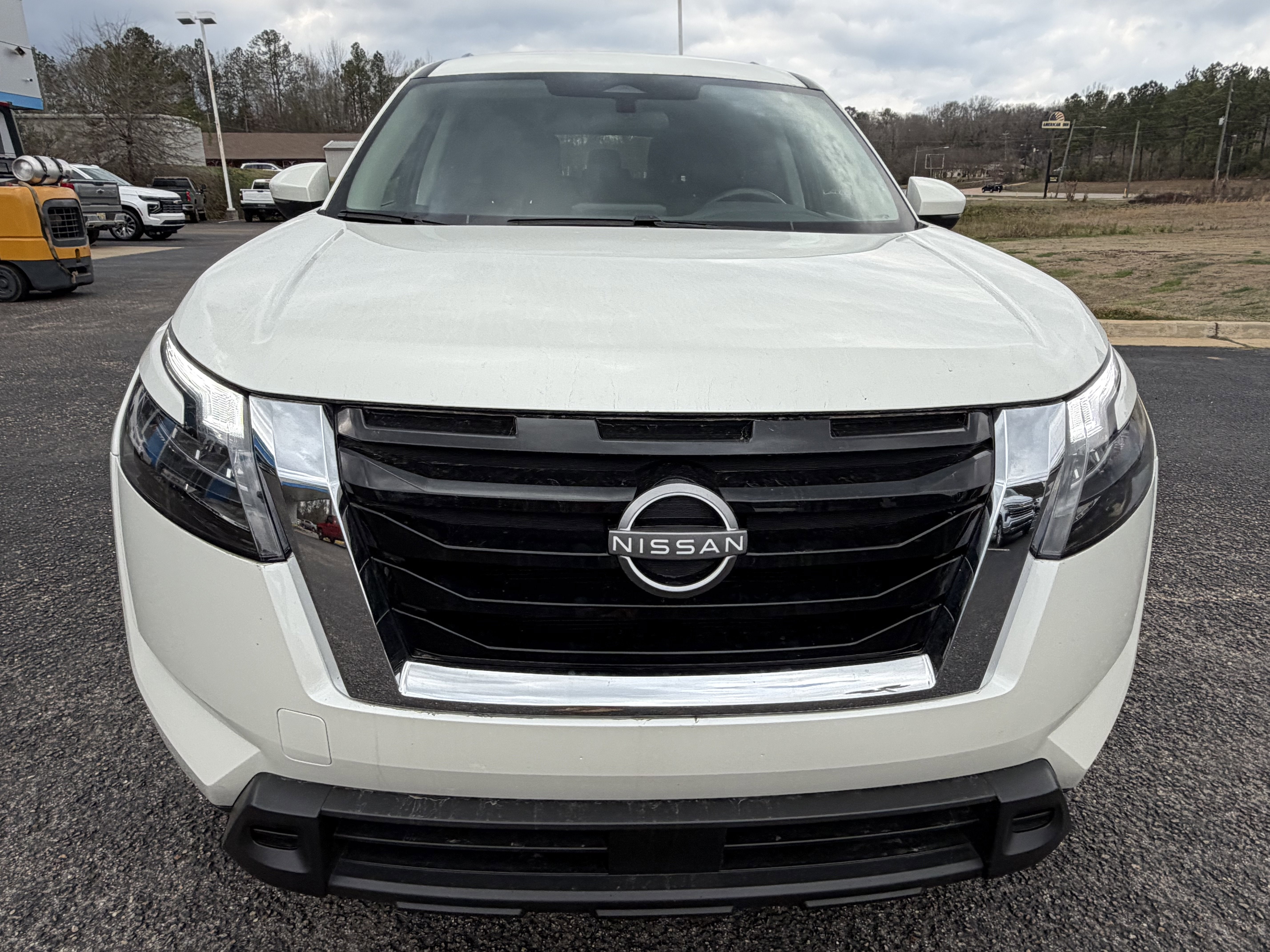 2024 Nissan Pathfinder SV