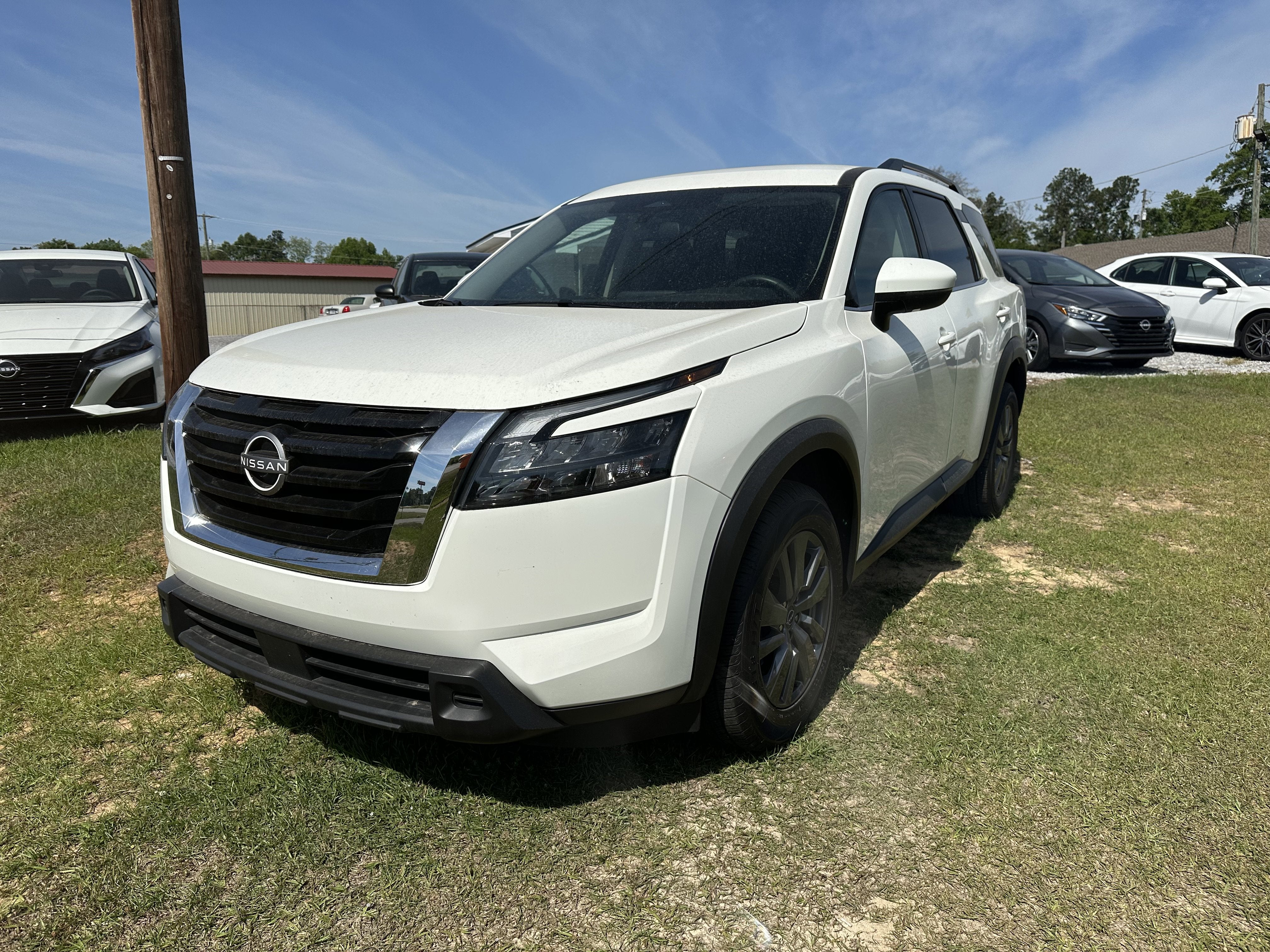 2025 Nissan Pathfinder SV