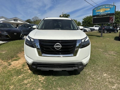 2025 Nissan Pathfinder SV