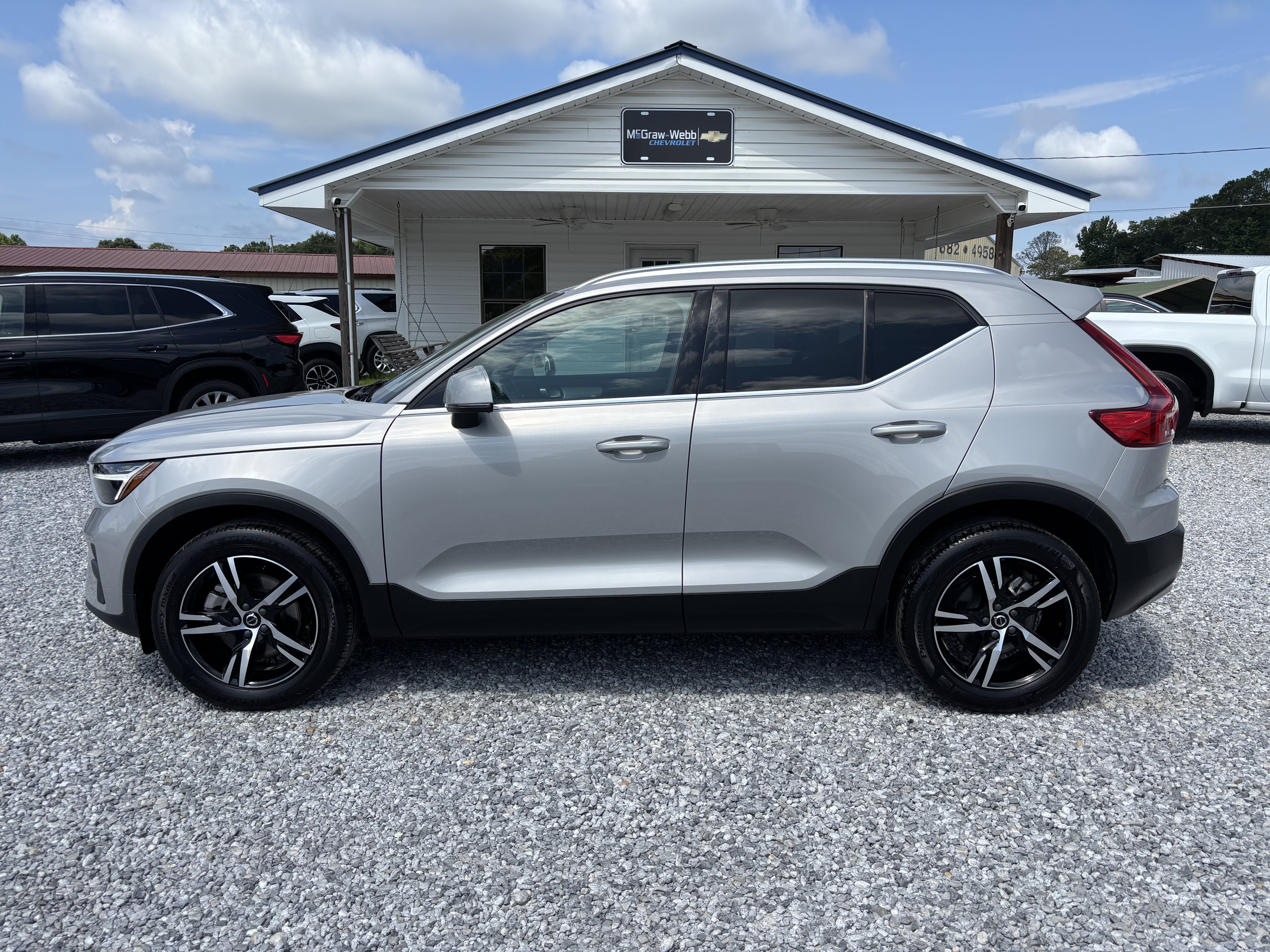 2025 Volvo XC40 Core Bright Theme