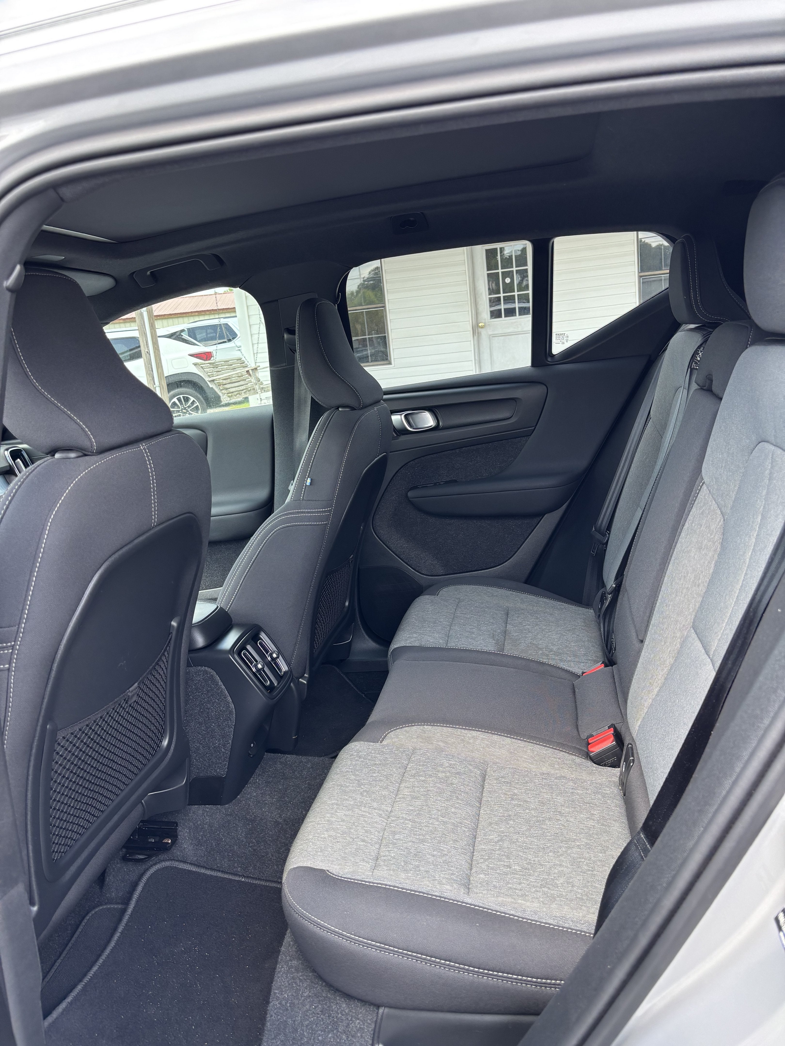 2025 Volvo XC40 Core Bright Theme